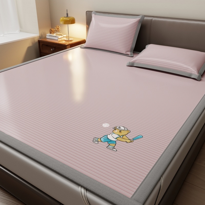 91家纺网 家纺一手货源 找家纺 人人爱家纺 2026新款提花冰丝凉席-棒球熊 棒球熊粉色条纹