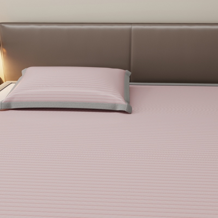 91家纺网 家纺一手货源 找家纺 人人爱家纺 2026新款提花冰丝凉席-棒球熊 棒球熊粉色条纹