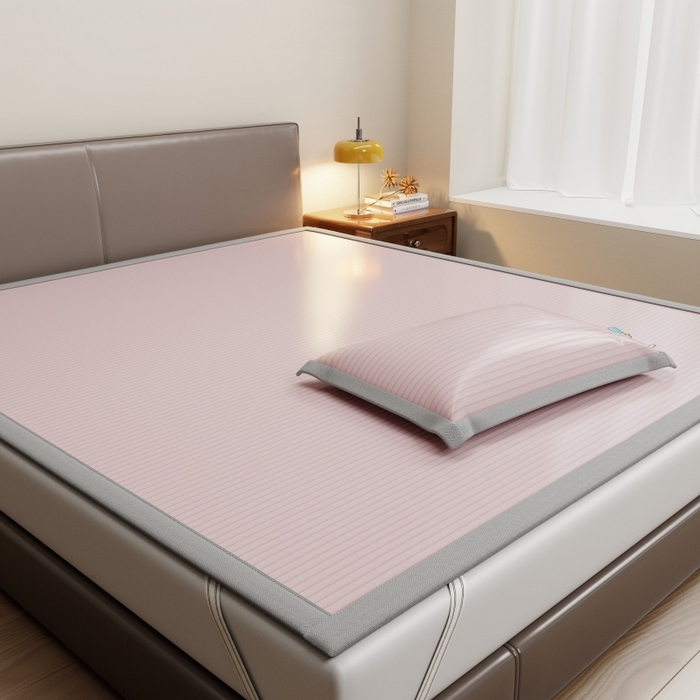 91家纺网 家纺一手货源 找家纺 人人爱家纺 2026新款提花冰丝凉席-棒球熊 棒球熊粉色条纹