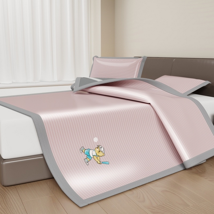 91家纺网 家纺一手货源 找家纺 人人爱家纺 2026新款提花冰丝凉席-棒球熊 棒球熊粉色条纹