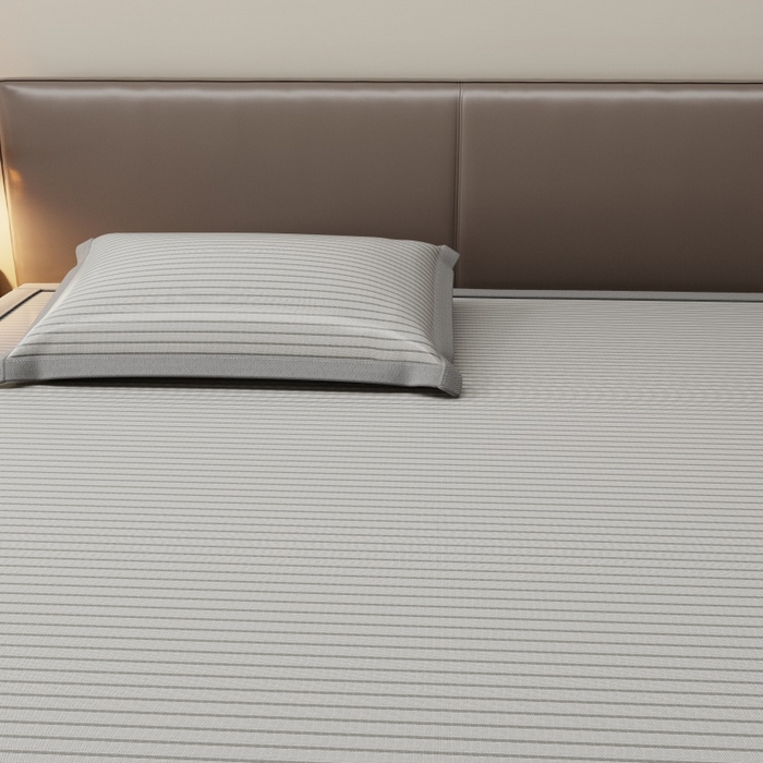 91家纺网 家纺一手货源 找家纺 人人爱家纺 2026新款提花冰丝凉席-棒球熊 棒球熊灰色条纹