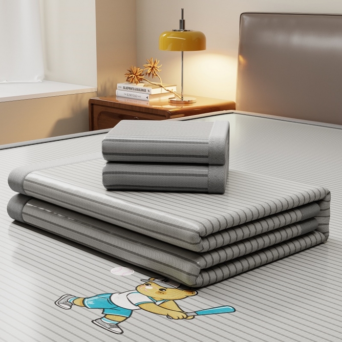 91家纺网 家纺一手货源 找家纺 人人爱家纺 2026新款提花冰丝凉席-棒球熊 棒球熊灰色条纹