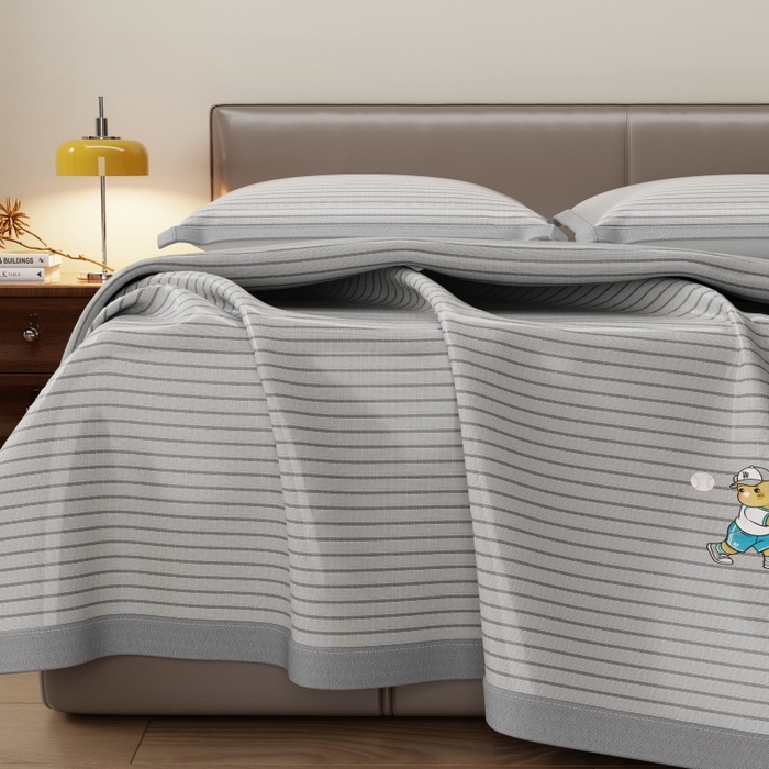 91家纺网 家纺一手货源 找家纺 人人爱家纺 2026新款提花冰丝凉席-棒球熊 棒球熊灰色条纹