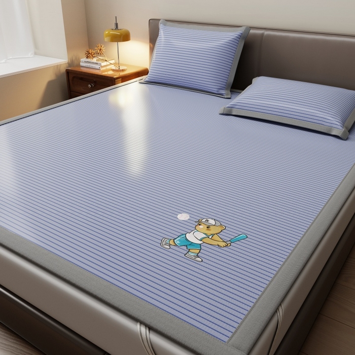 91家纺网 家纺一手货源 找家纺 人人爱家纺 2026新款提花冰丝凉席-棒球熊 棒球熊蓝色条纹