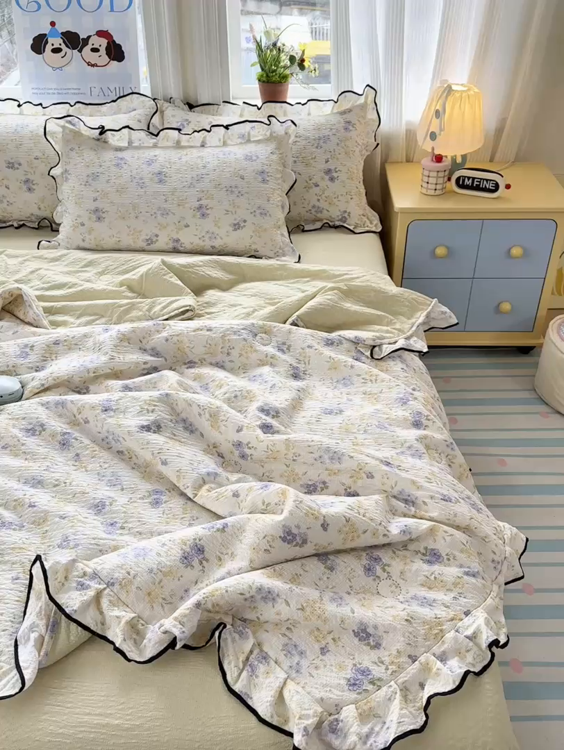 91家纺网 家纺一手货源 找家纺 德比尔斯  2026新款泡芙棉夏被四件套花边款 轻蕊