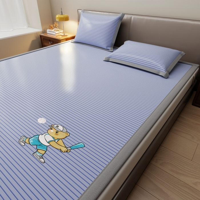 91家纺网 家纺一手货源 找家纺 人人爱家纺 2026新款提花冰丝凉席-棒球熊 棒球熊蓝色条纹