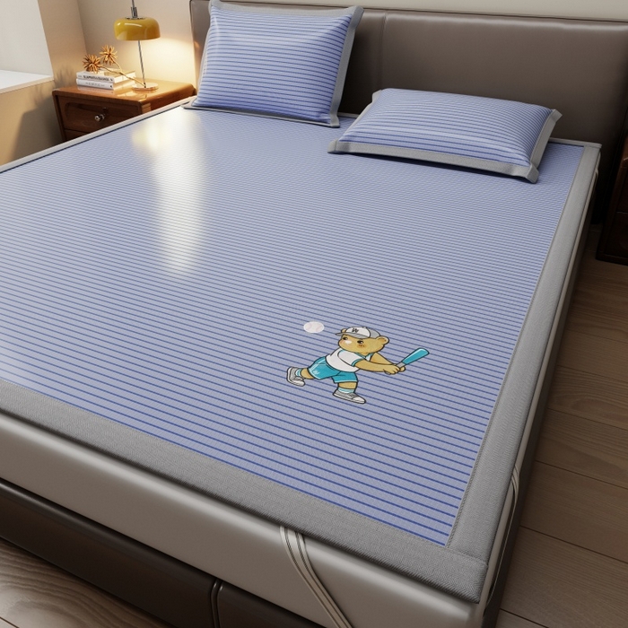 91家纺网 家纺一手货源 找家纺 人人爱家纺 2026新款提花冰丝凉席-棒球熊 棒球熊蓝色条纹