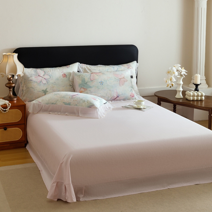 91家纺网 家纺一手货源 找家纺 卡姿家纺 2026春夏全棉法式复古油画风花边款四件套 假日蝶梦