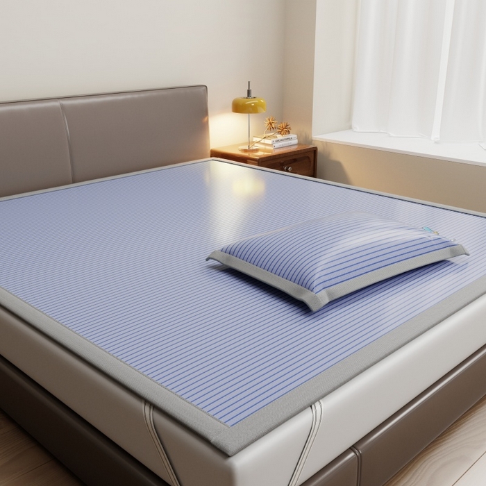 91家纺网 家纺一手货源 找家纺 人人爱家纺 2026新款提花冰丝凉席-棒球熊 棒球熊蓝色条纹