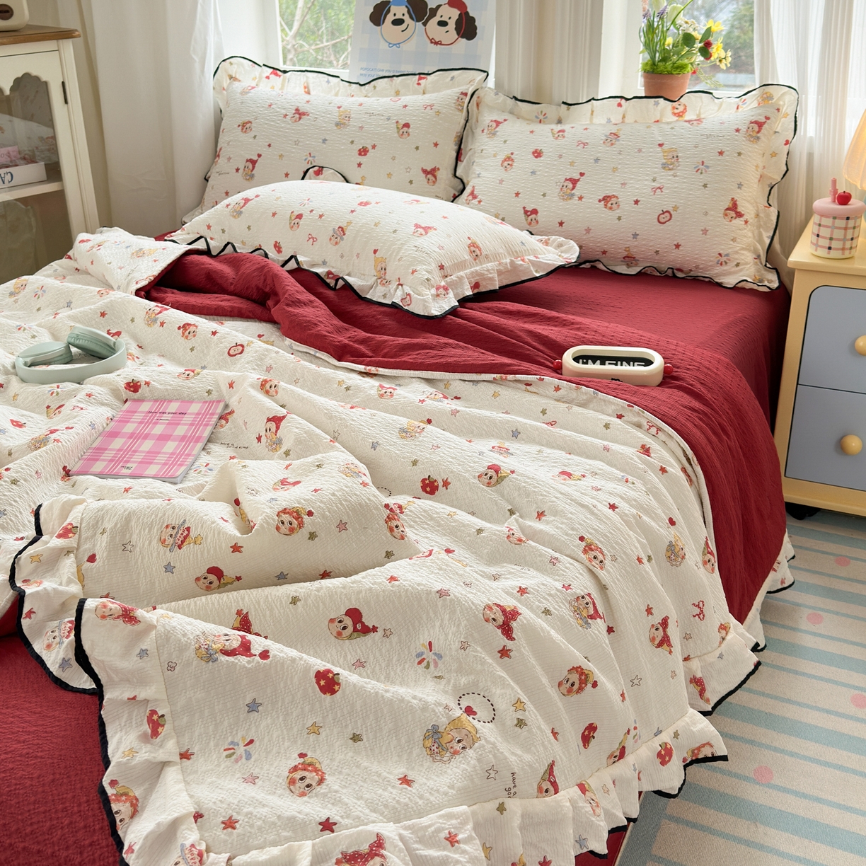 91家纺网 家纺一手货源 找家纺 德比尔斯  2026新款泡芙棉夏被四件套花边款 童话小矮人