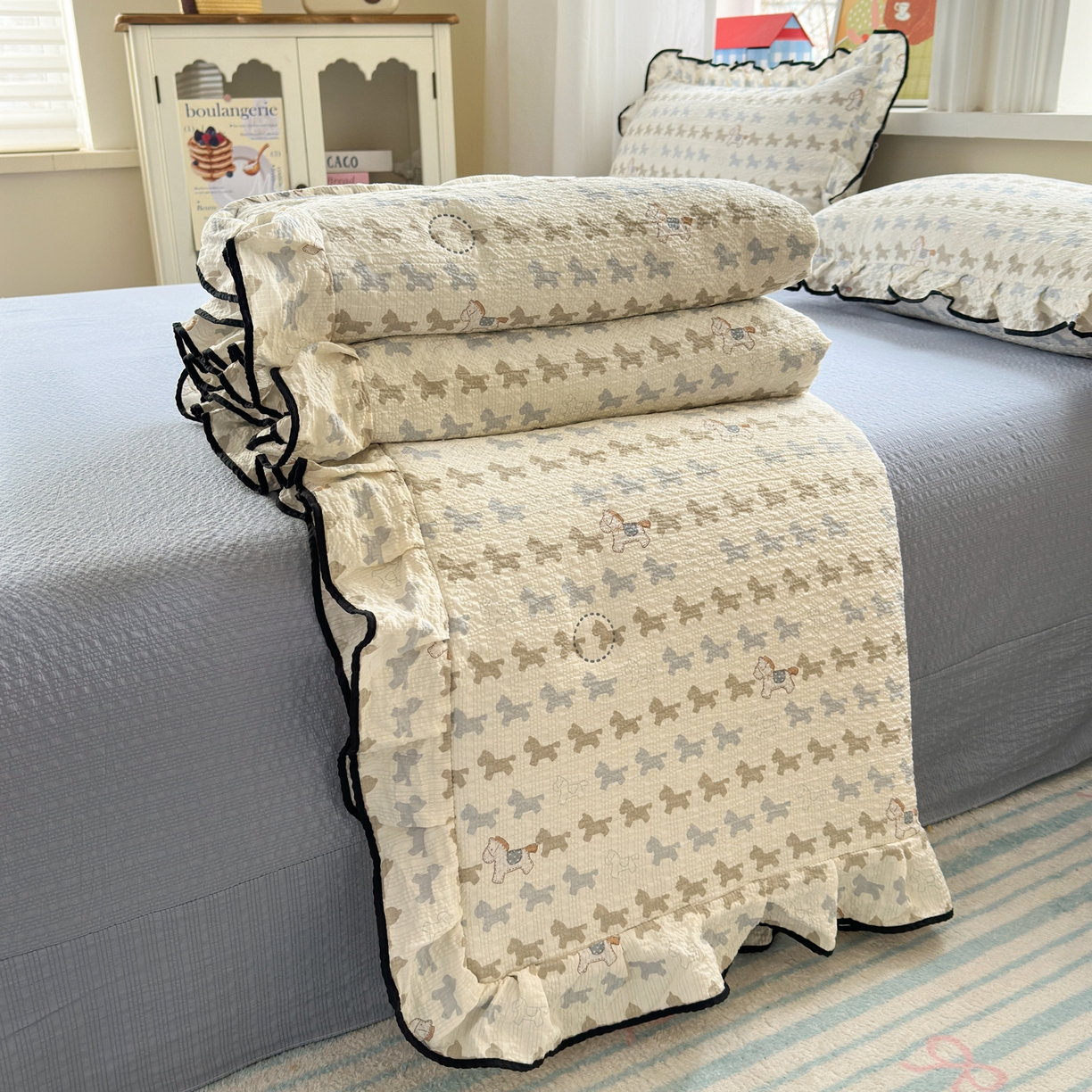 德比尔斯  2026新款泡芙棉夏被四件套花边款 小马派对