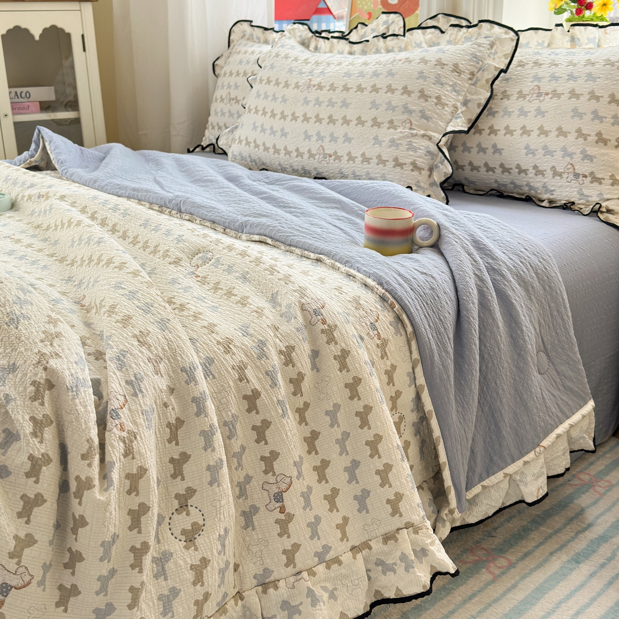 91家纺网 家纺一手货源 找家纺 德比尔斯  2026新款泡芙棉夏被四件套花边款 小马派对