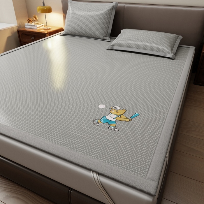 91家纺网 家纺一手货源 找家纺 人人爱家纺 2026新款提花冰丝凉席-棒球熊 棒球熊立体格灰色