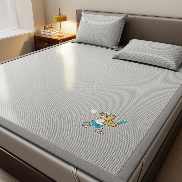 91家纺网 家纺一手货源 找家纺 人人爱家纺 2026新款提花冰丝凉席-棒球熊 棒球熊千鸟格灰色