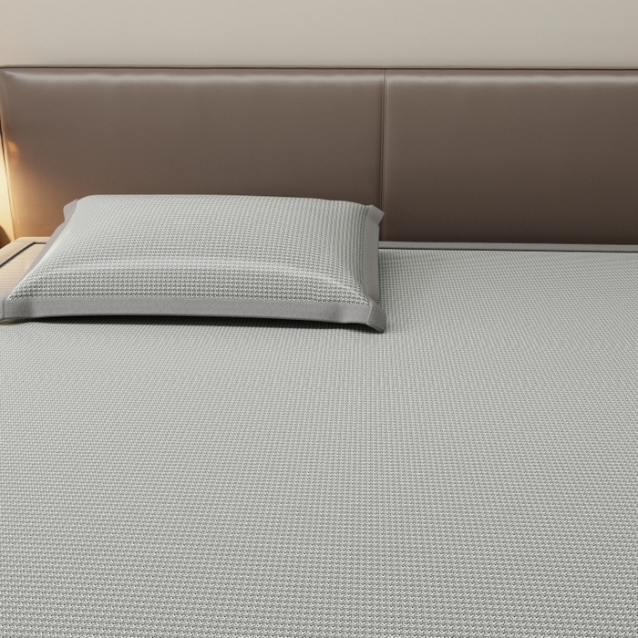 91家纺网 家纺一手货源 找家纺 人人爱家纺 2026新款提花冰丝凉席-棒球熊 棒球熊千鸟格灰色