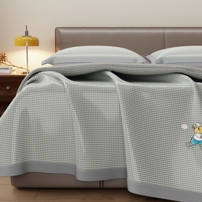 91家纺网 家纺一手货源 找家纺 人人爱家纺 2026新款提花冰丝凉席-棒球熊 棒球熊千鸟格灰色