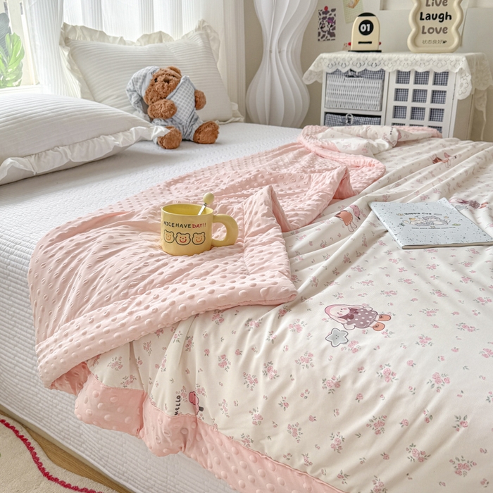 91家纺网 家纺一手货源 找家纺 花满路 2026新款氨凉感丝夏被 芭比兔