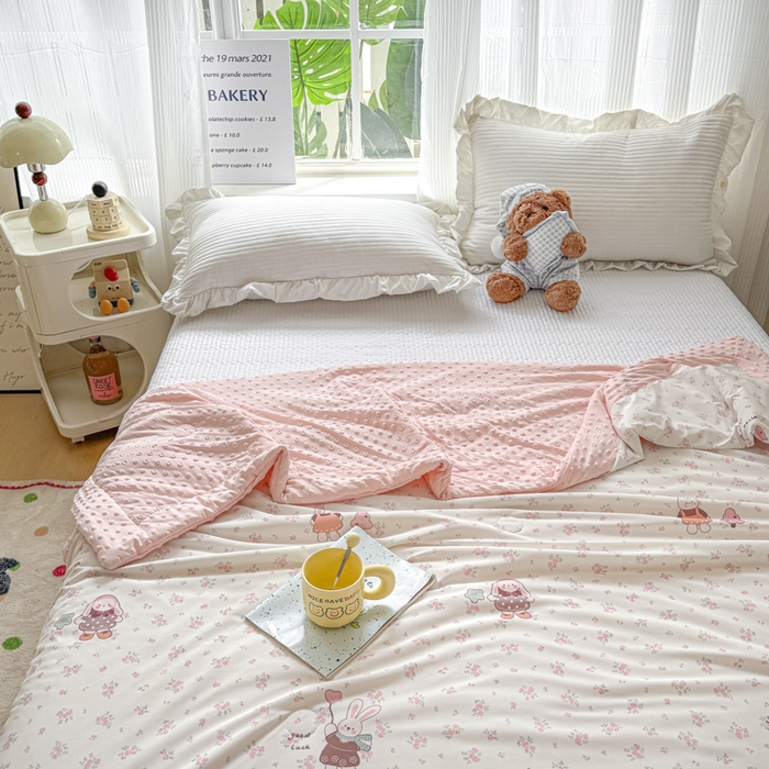 91家纺网 家纺一手货源 找家纺 花满路 2026新款氨凉感丝夏被 芭比兔