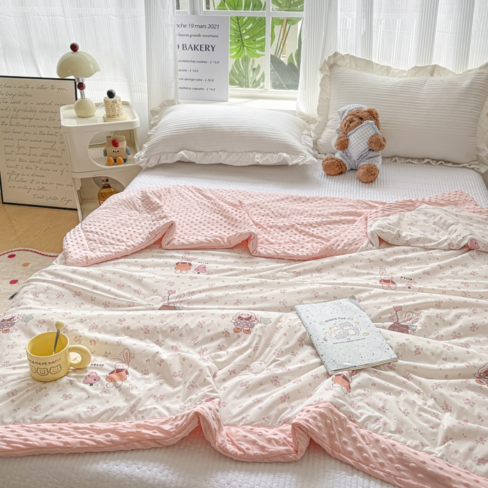 91家纺网 家纺一手货源 找家纺 花满路 2026新款氨凉感丝夏被 芭比兔