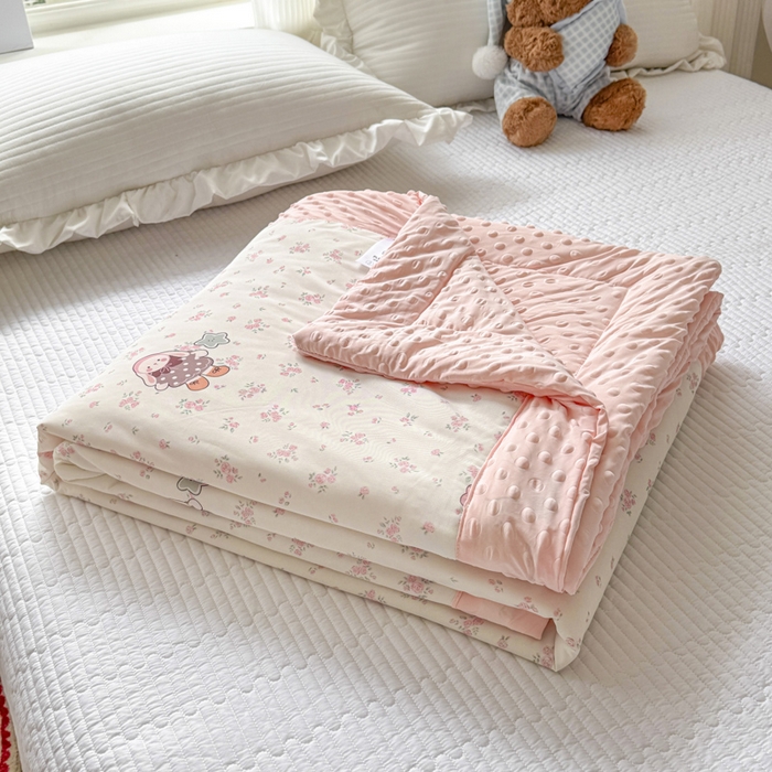 91家纺网 家纺一手货源 找家纺 花满路 2026新款氨凉感丝夏被 芭比兔