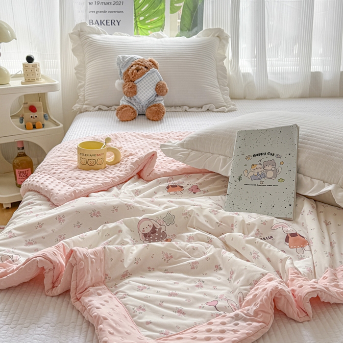 91家纺网 家纺一手货源 找家纺 花满路 2026新款氨凉感丝夏被 芭比兔