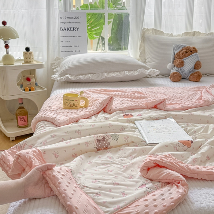 91家纺网 家纺一手货源 找家纺 花满路 2026新款氨凉感丝夏被 芭比兔