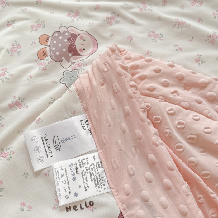 91家纺网 家纺一手货源 找家纺 花满路 2026新款氨凉感丝夏被 芭比兔