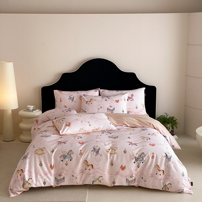 91家纺网 家纺一手货源 找家纺 卡姿家纺 2026春夏全棉60支长绒棉数码印花四件套—有钱花 有钱花-粉