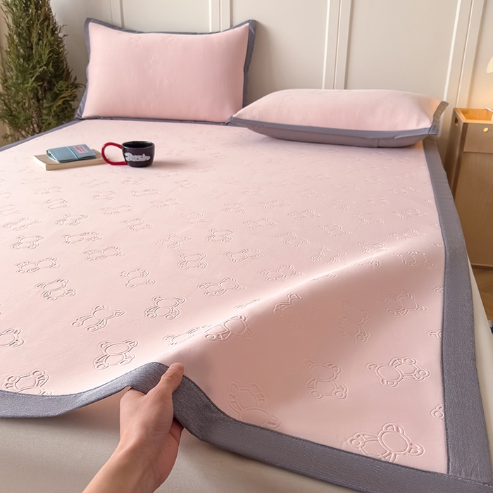 91家纺网 家纺一手货源 找家纺 人人爱家纺 2026新款凉感高密云顶冰丝软席-泰迪熊 泰迪熊-粉