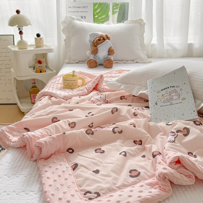 91家纺网 家纺一手货源 找家纺 花满路 2026新款氨凉感丝夏被 可可猫