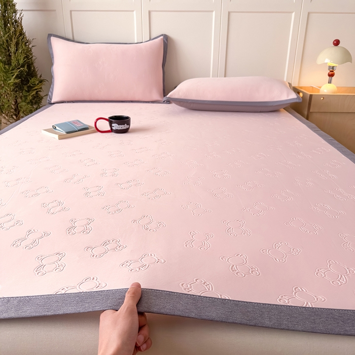 91家纺网 家纺一手货源 找家纺 人人爱家纺 2026新款凉感高密云顶冰丝软席-泰迪熊 泰迪熊-粉