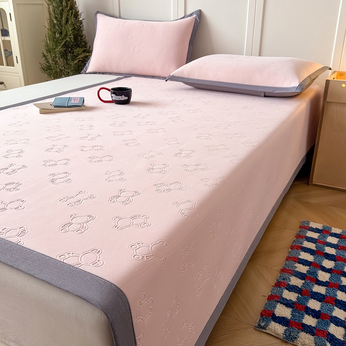 91家纺网 家纺一手货源 找家纺 人人爱家纺 2026新款凉感高密云顶冰丝软席-泰迪熊 泰迪熊-粉