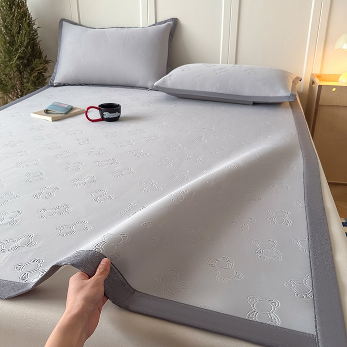 91家纺网 家纺一手货源 找家纺 人人爱家纺 2026新款凉感高密云顶冰丝软席-泰迪熊 泰迪熊-灰