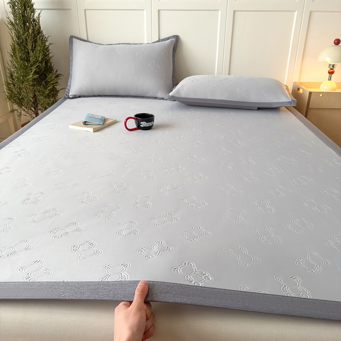 91家纺网 家纺一手货源 找家纺 人人爱家纺 2026新款凉感高密云顶冰丝软席-泰迪熊 泰迪熊-灰