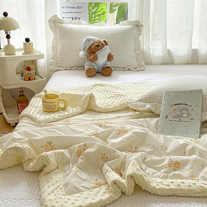 91家纺网 家纺一手货源 找家纺 花满路 2026新款氨凉感丝夏被 沐光