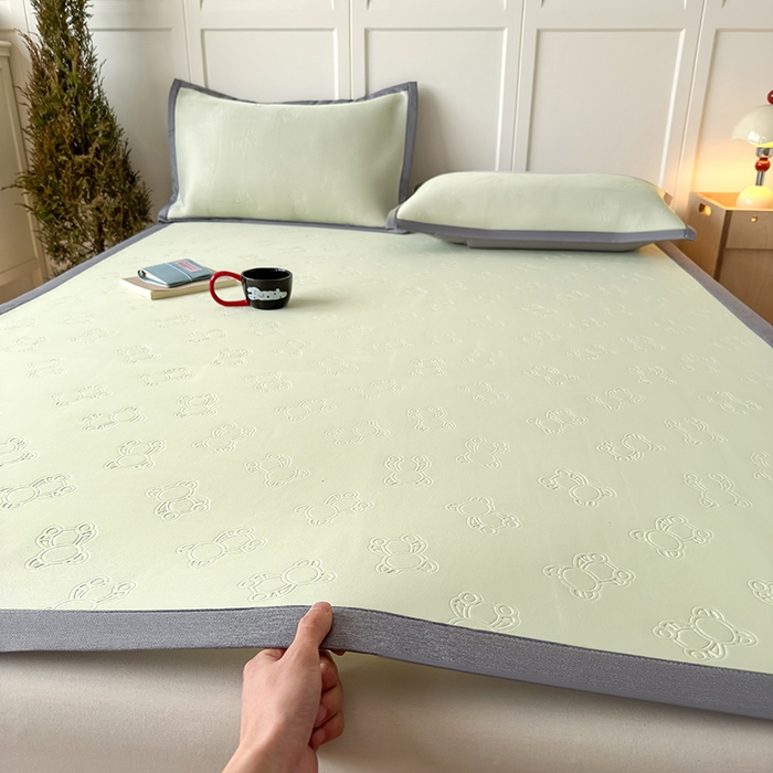 91家纺网 家纺一手货源 找家纺 人人爱家纺 2026新款凉感高密云顶冰丝软席-泰迪熊 泰迪熊-抹茶绿