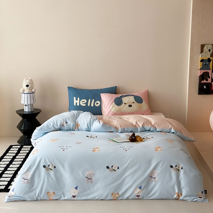 91家纺网 家纺一手货源 找家纺 卡姿家纺 2026春夏全棉60支长绒棉卡通大版印花四件套 萌宠乐园