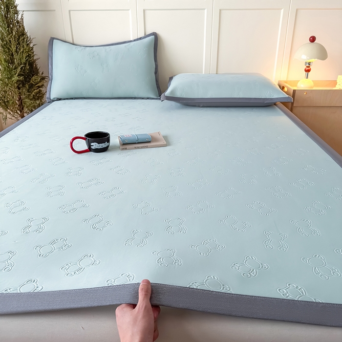 91家纺网 家纺一手货源 找家纺 人人爱家纺 2026新款凉感高密云顶冰丝软席-泰迪熊 泰迪熊-浅蓝