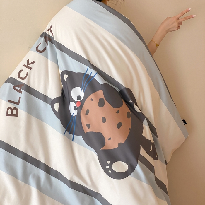 91家纺网 家纺一手货源 找家纺 卡姿家纺 2026春夏全棉60支长绒棉卡通大版印花四件套 曲奇猫咪