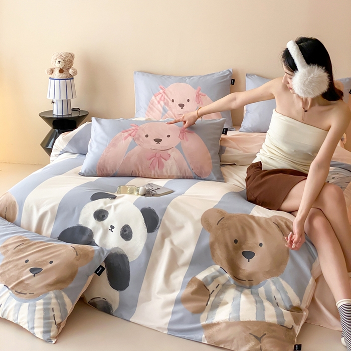 91家纺网 家纺一手货源 找家纺 卡姿家纺 2026春夏全棉60支长绒棉卡通大版印花四件套 童画记忆