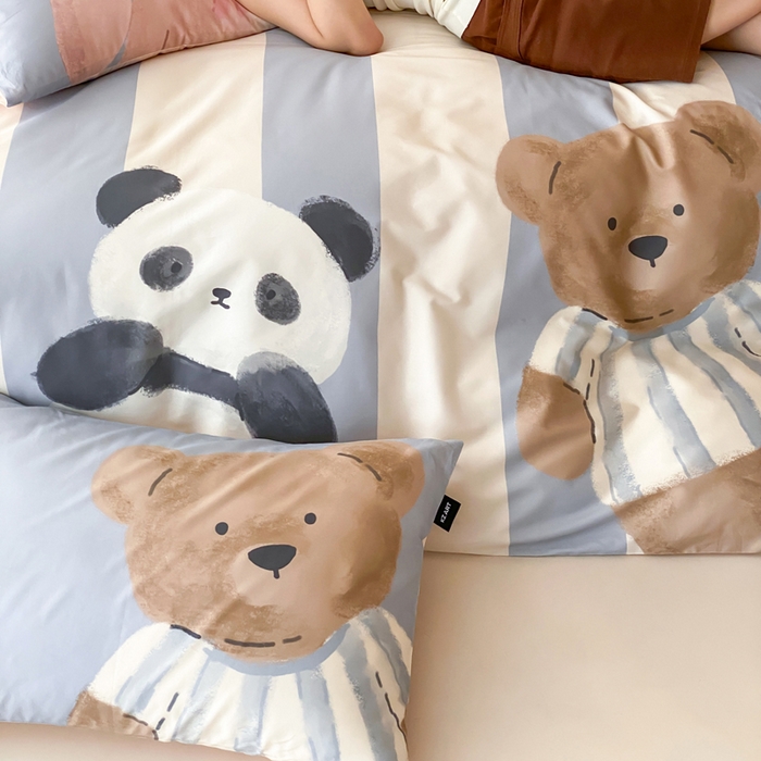 91家纺网 家纺一手货源 找家纺 卡姿家纺 2026春夏全棉60支长绒棉卡通大版印花四件套 童画记忆