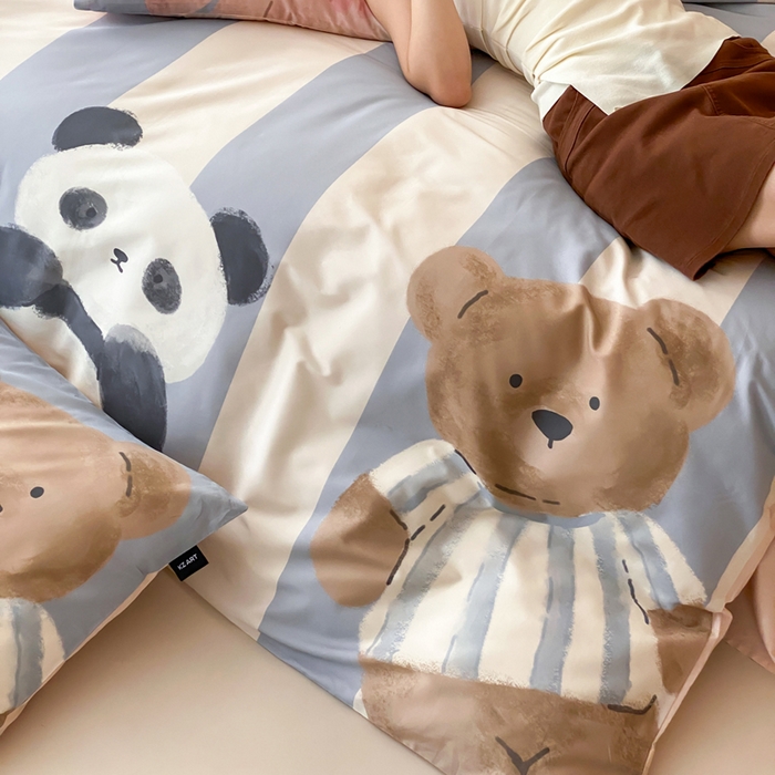 91家纺网 家纺一手货源 找家纺 卡姿家纺 2026春夏全棉60支长绒棉卡通大版印花四件套 童画记忆