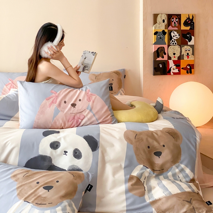 91家纺网 家纺一手货源 找家纺 卡姿家纺 2026春夏全棉60支长绒棉卡通大版印花四件套 童画记忆