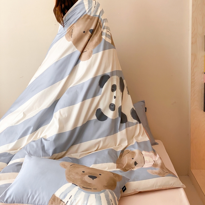 91家纺网 家纺一手货源 找家纺 卡姿家纺 2026春夏全棉60支长绒棉卡通大版印花四件套 童画记忆