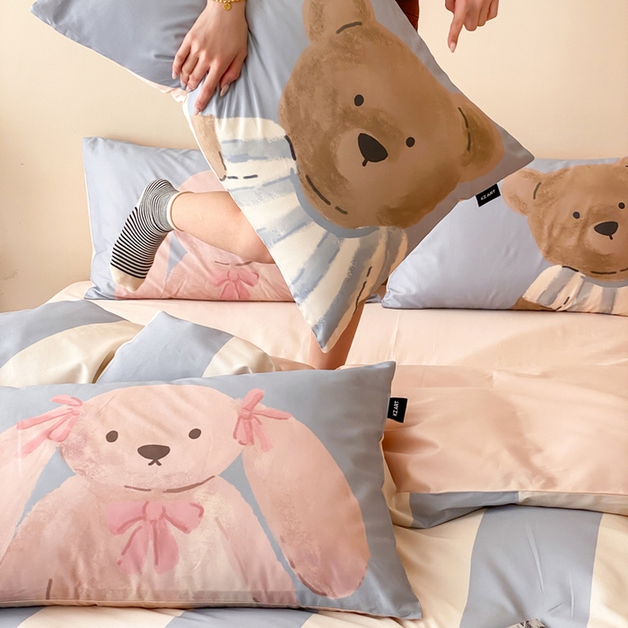 91家纺网 家纺一手货源 找家纺 卡姿家纺 2026春夏全棉60支长绒棉卡通大版印花四件套 童画记忆