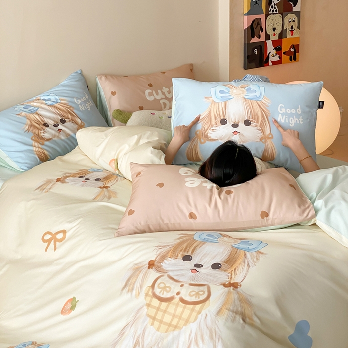 91家纺网 家纺一手货源 找家纺 卡姿家纺 2026春夏全棉60支长绒棉卡通大版印花四件套 小狗玛吉斯