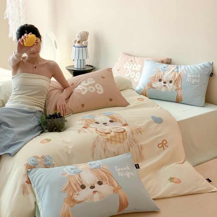 91家纺网 家纺一手货源 找家纺 卡姿家纺 2026春夏全棉60支长绒棉卡通大版印花四件套 小狗玛吉斯