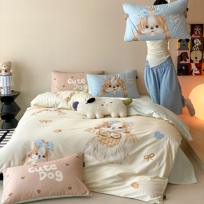 91家纺网 家纺一手货源 找家纺 卡姿家纺 2026春夏全棉60支长绒棉卡通大版印花四件套 小狗玛吉斯