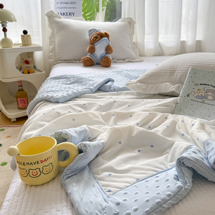 91家纺网 家纺一手货源 找家纺 花满路 2026新款氨凉感丝夏被 小波点