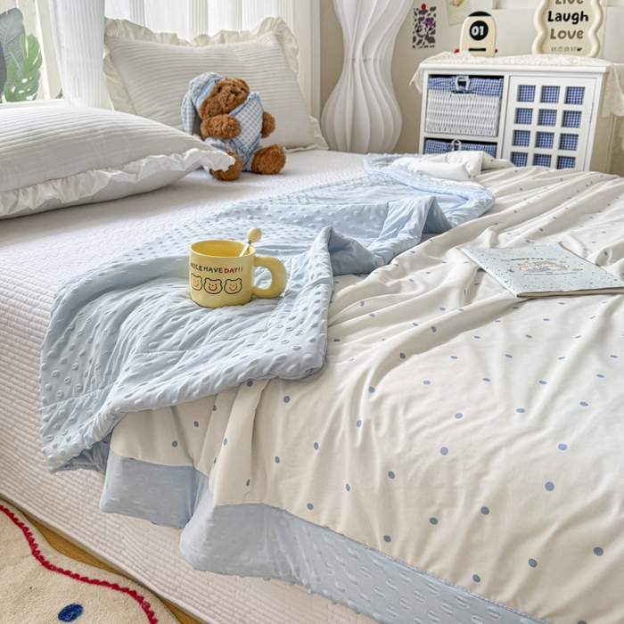 91家纺网 家纺一手货源 找家纺 花满路 2026新款氨凉感丝夏被 小波点